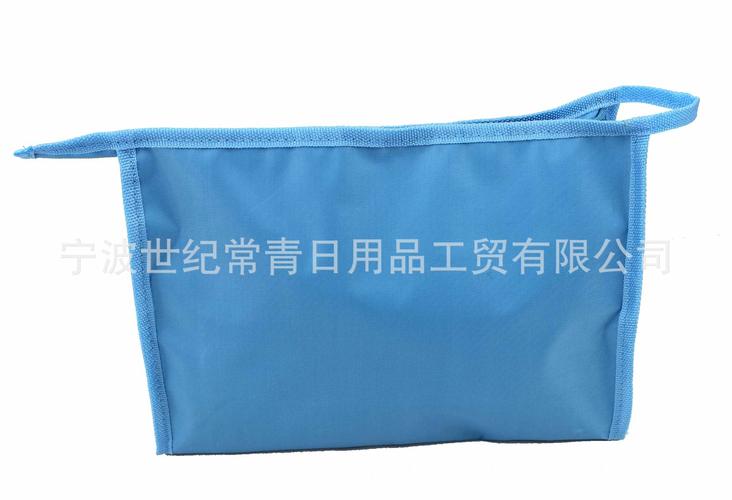 工厂主要产品有手提包,背包,冰包,挎包,旅行包,化妆包等不同功能用途
