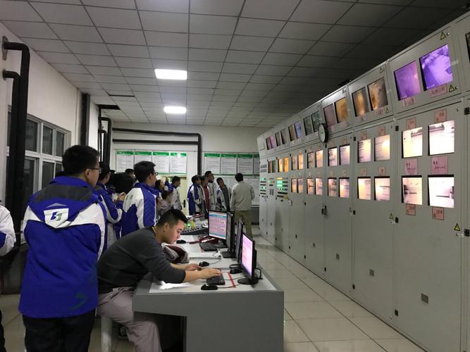 德阳五中"秋招班"研学旅行之参观信义玻璃厂